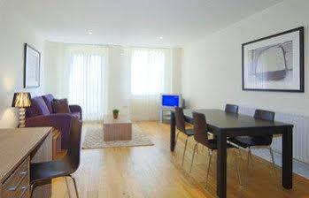 Max At Reading Number 18 Serviced Apartments Екстер'єр фото